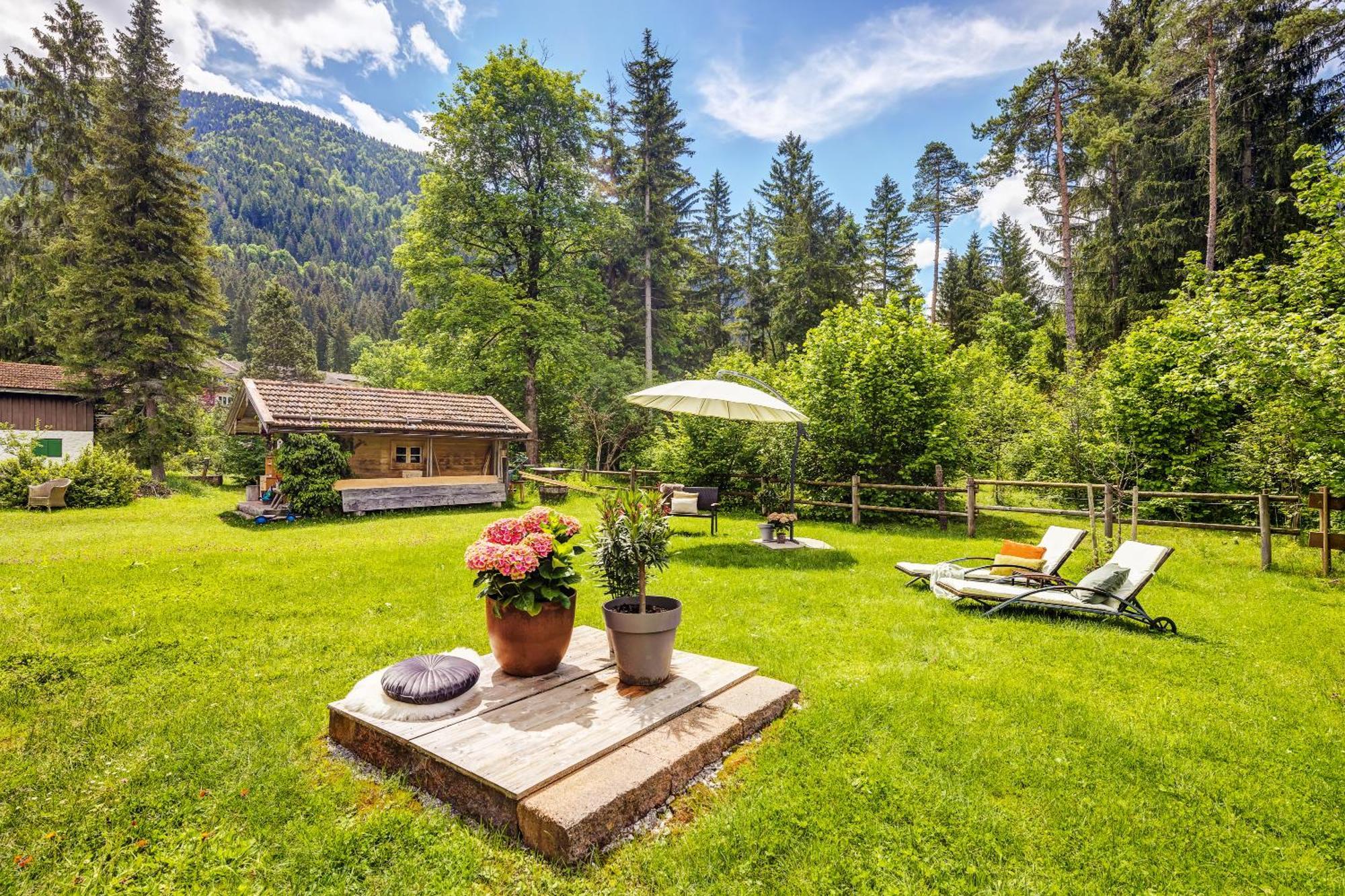 Landhaus Trinis - Kleine Kaffee Tee Theke Mit Kuehlschrank - Parkplatz Rottach-Egern Bagian luar foto