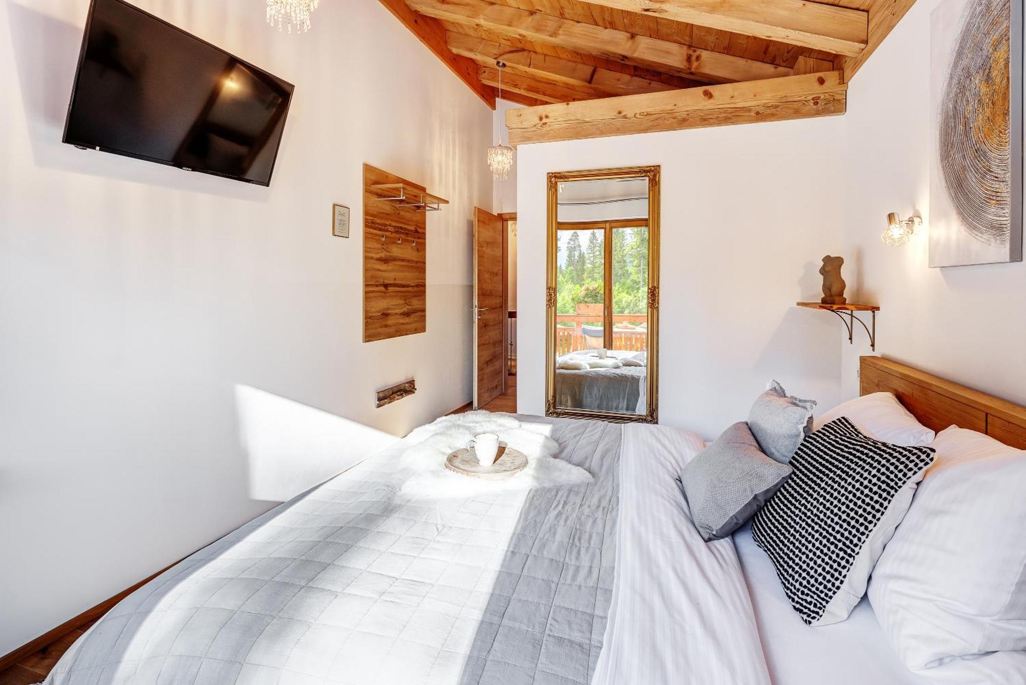 Landhaus Trinis - Kleine Kaffee Tee Theke Mit Kuehlschrank - Parkplatz Rottach-Egern Bagian luar foto
