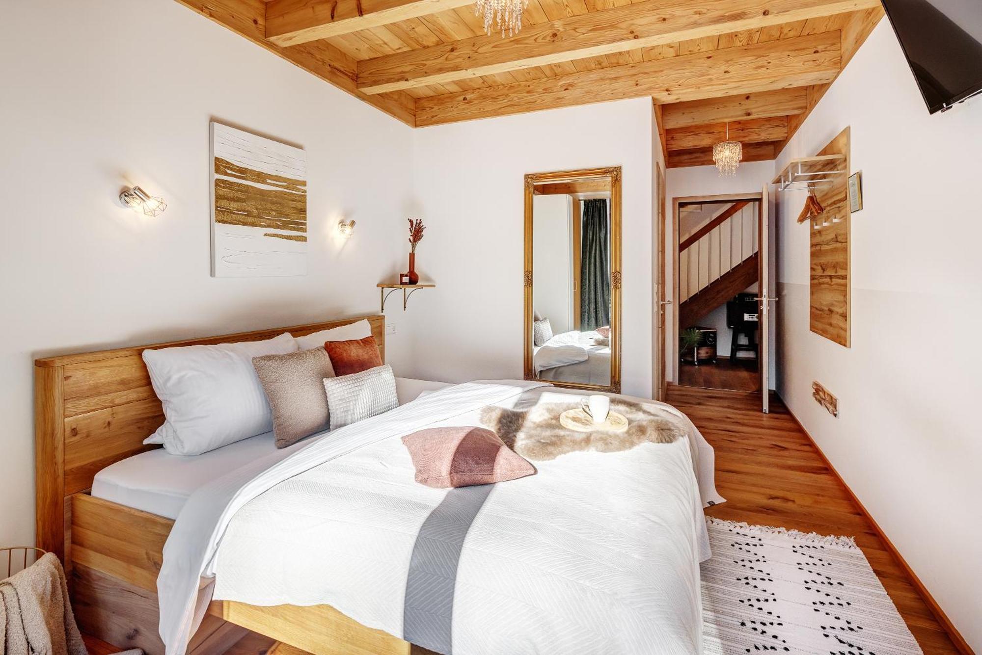 Landhaus Trinis - Kleine Kaffee Tee Theke Mit Kuehlschrank - Parkplatz Rottach-Egern Bagian luar foto