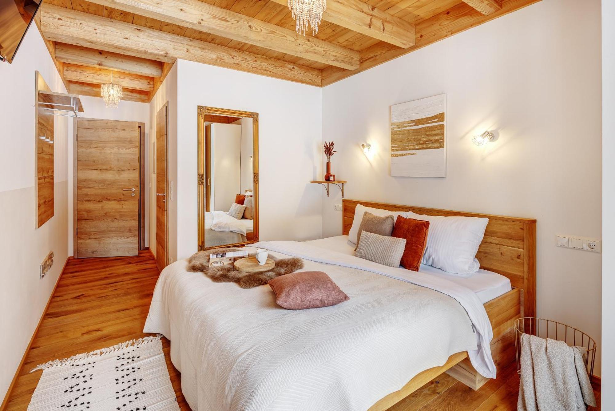 Landhaus Trinis - Kleine Kaffee Tee Theke Mit Kuehlschrank - Parkplatz Rottach-Egern Bagian luar foto
