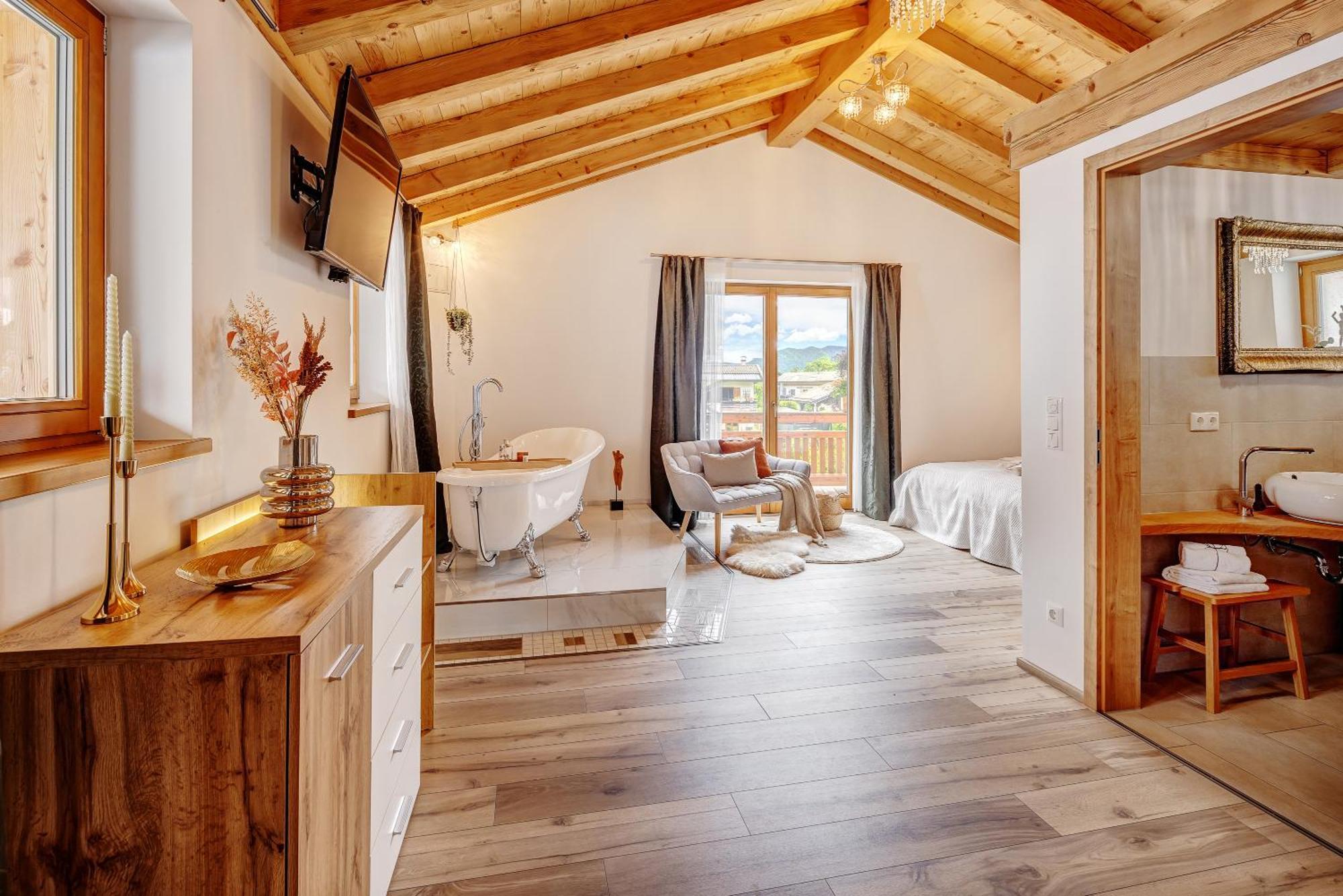 Landhaus Trinis - Kleine Kaffee Tee Theke Mit Kuehlschrank - Parkplatz Rottach-Egern Bagian luar foto